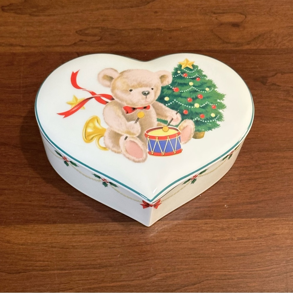🎄VTG 1990s Christopher Stuart Little Drummer Bear Bone China Heart Trinket Dish